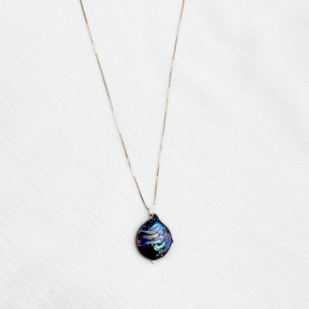 COLLAR DE CADENA FINA CON DIJE DE PERLA BARROCA NEGRA TORNASOL EN PLATA CO1897F30