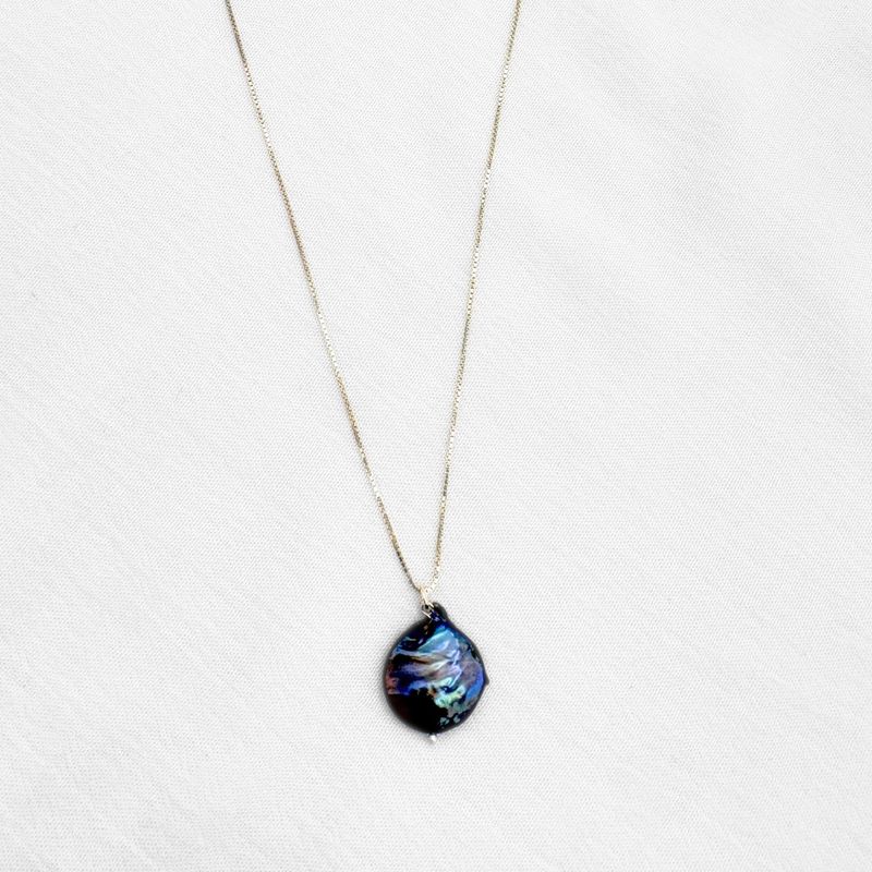 COLLAR DE CADENA FINA CON DIJE DE PERLA BARROCA NEGRA TORNASOL EN PLATA CO1897F30 COLLAR DE CADENA FINA CON DIJE DE PERLA BARROCA NEGRA TORNASOL EN PLATA CO1897F30