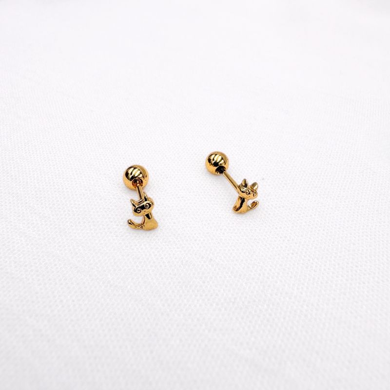 ARETES CON CIERRE DE BOLITA DE GATITO SENTADO EN ACERO CON BAÑO DE ORO DE 18K AB0555G33 ARETES CON CIERRE DE BOLITA DE GATITO SENTADO EN ACERO CON BAÑO DE ORO DE 18K AB0555G33