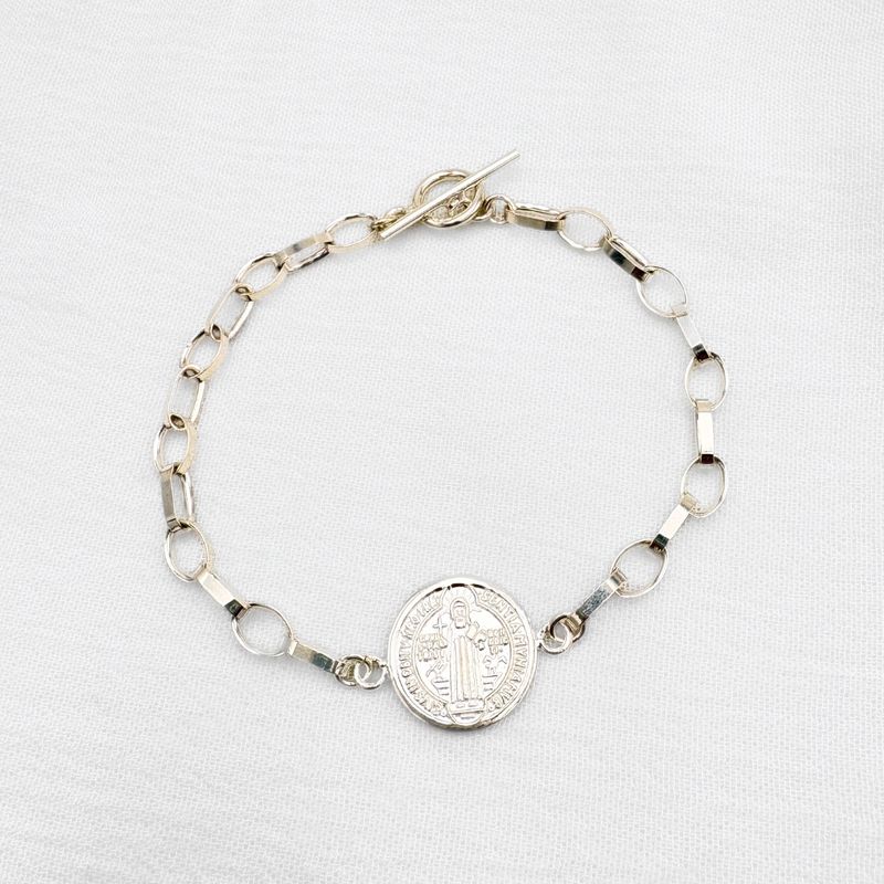 PULSERA DE ESLABONES CON MEDALLA DE SAN BENITO Y CIERRE TIMÓN EN PLATA  925 PU2044F40