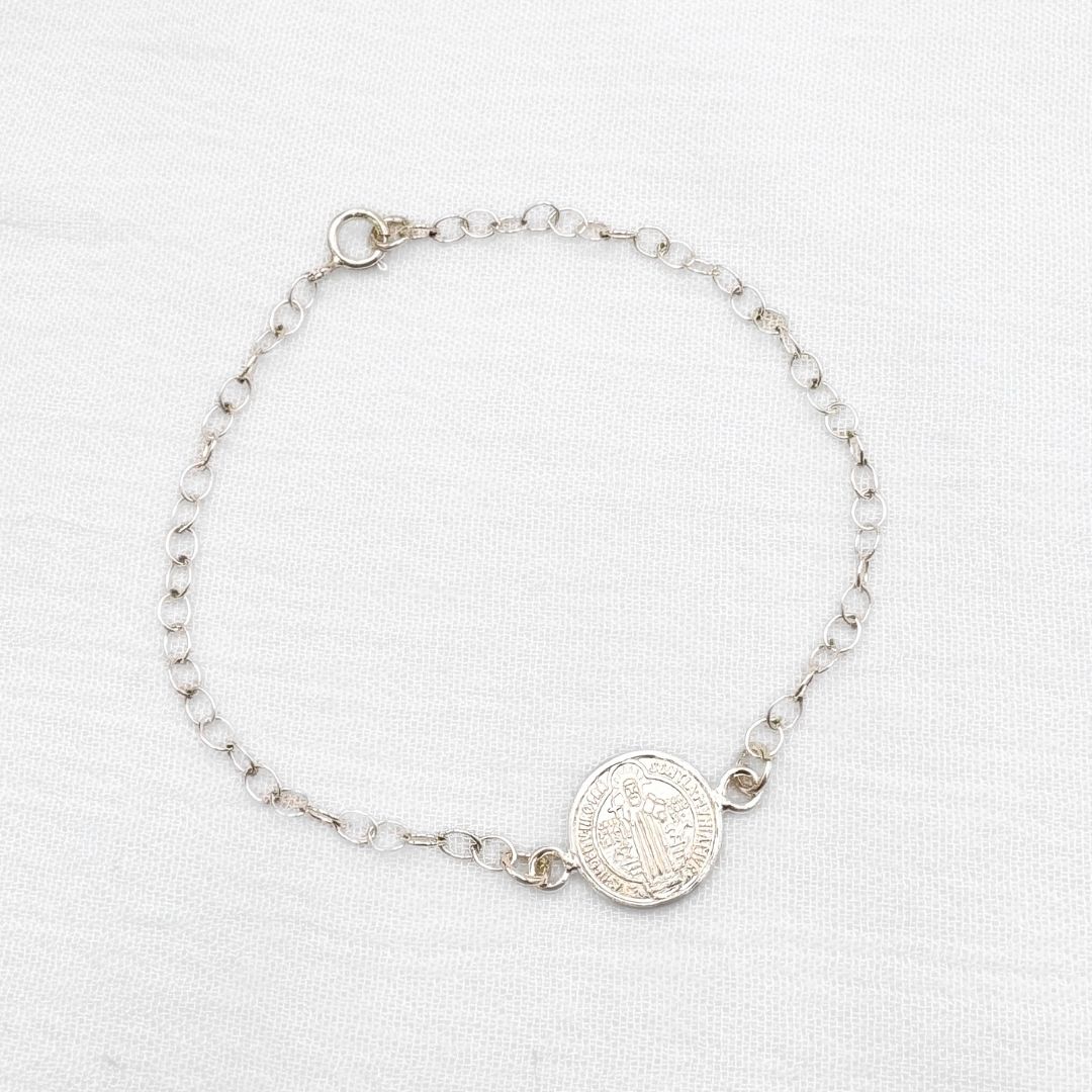 PULSERA DE CADENA FINA CON MEDALLA DE SAN BENITO EN PLATA PU2046F40 PULSERA DE CADENA FINA CON MEDALLA DE SAN BENITO EN PLATA PU2046F40