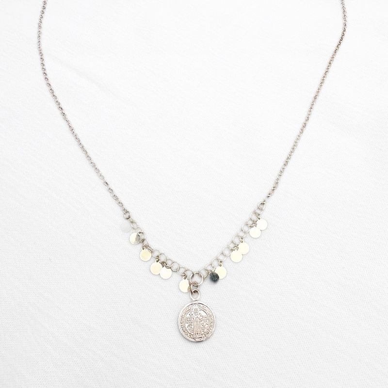 COLLAR DE CADENA CON MEDALLA DE SAN BENITO Y COLGANTES CIRCULARES EN PLATA CO1892F40 COLLAR DE CADENA CON MEDALLA DE SAN BENITO Y COLGANTES CIRCULARES EN PLATA CO1892F40