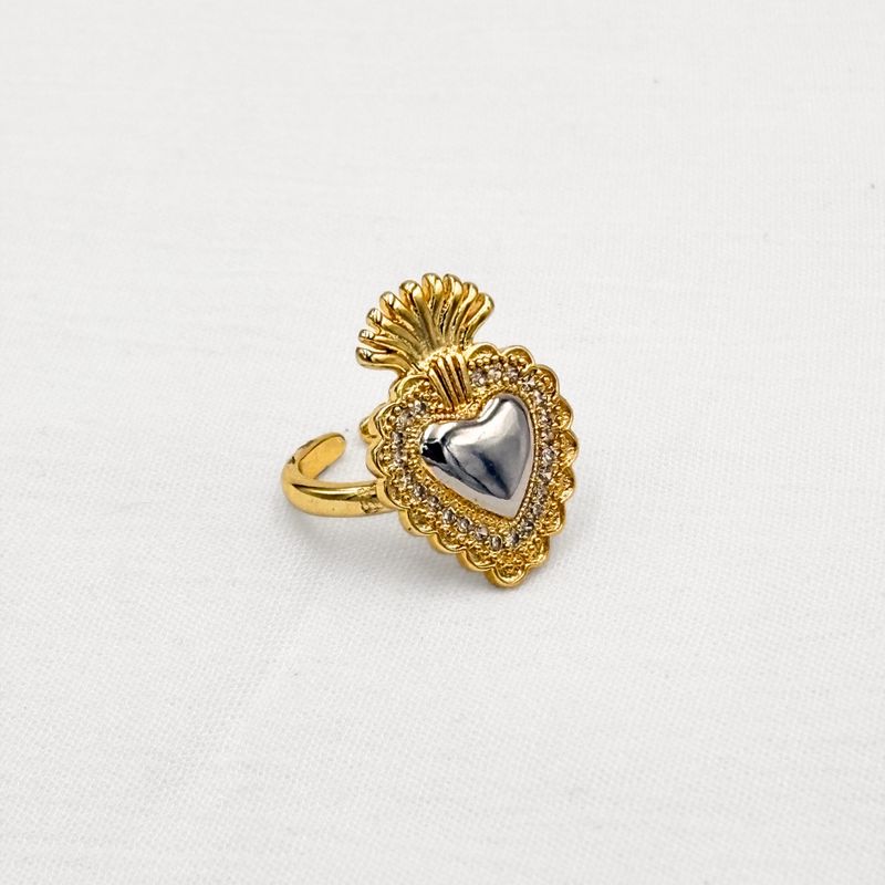 ANILLO AJUSTABLE DE CORAZÓN CON MICROPAVÉ Y DETALLE PLATEADO CON BAÑO DE ORO DE 18K AN3897G30 ANILLO AJUSTABLE DE CORAZÓN CON MICROPAVÉ Y DETALLE PLATEADO CON BAÑO DE ORO DE 18K AN3897G30