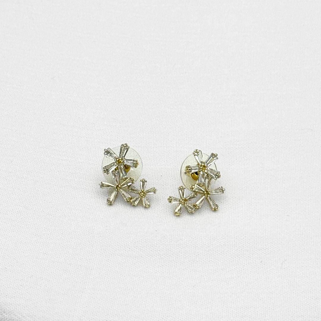 ARETES DE RACIMO DE FLORES ESTELARES CON CRISTALES BAGUETTE EN BAÑO DE ORO DE 18K AR3167G31