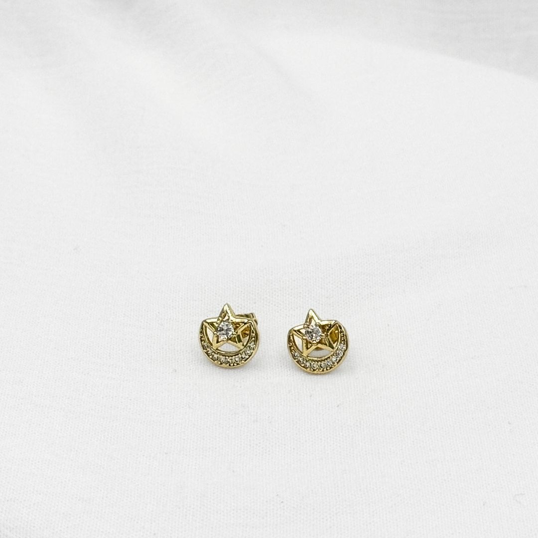 ARETES DE LUNA Y ESTRELLA CON MICROPAVÉ DE CRISTALES EN BAÑO DE ORO DE 18K   AR3179G30