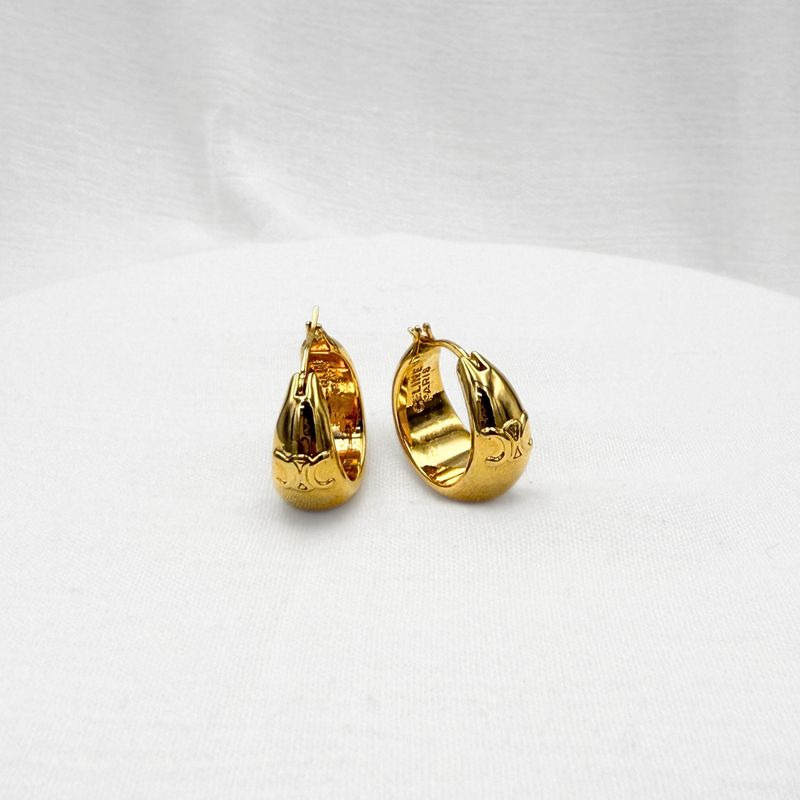 ARGOLLAS DE GOTA VOLUMÉTRICA CON SELLO EMBLEMÁTICO EN BAÑO DE ORO DE 18K  AG1895G33