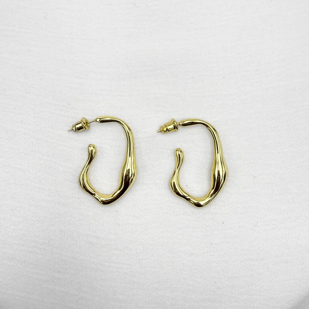 ARGOLLAS DE DISEÑO ORGÁNICO FLUIDO CON ACABADO PULIDO EN BAÑO DE ORO DE 24K   AG1899G32