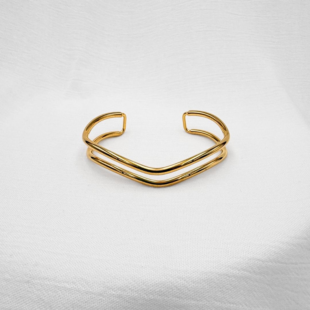 Brazalete rígido tipo "Cuff" con diseño de doble línea PU2048G55