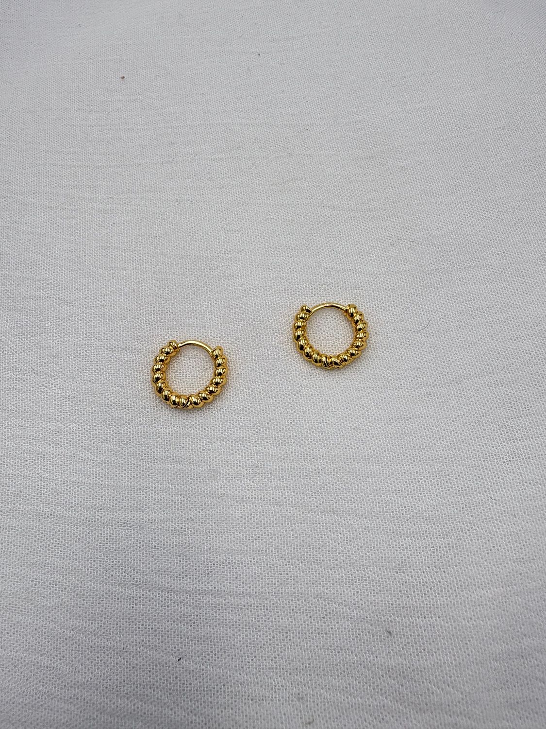 ARGOLLAS TIPO HUGGIE CON FORMA DE ESFERAS ACERO AG1926G196