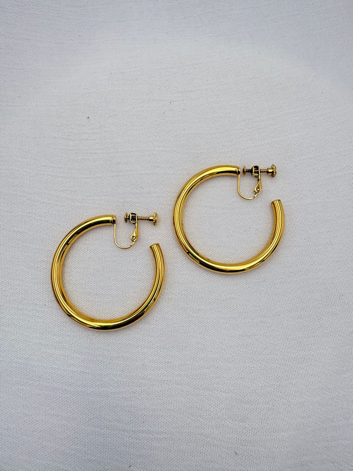 Aretes de Aro Clásicos con Cierre de Clip Ajustable AG1920G52