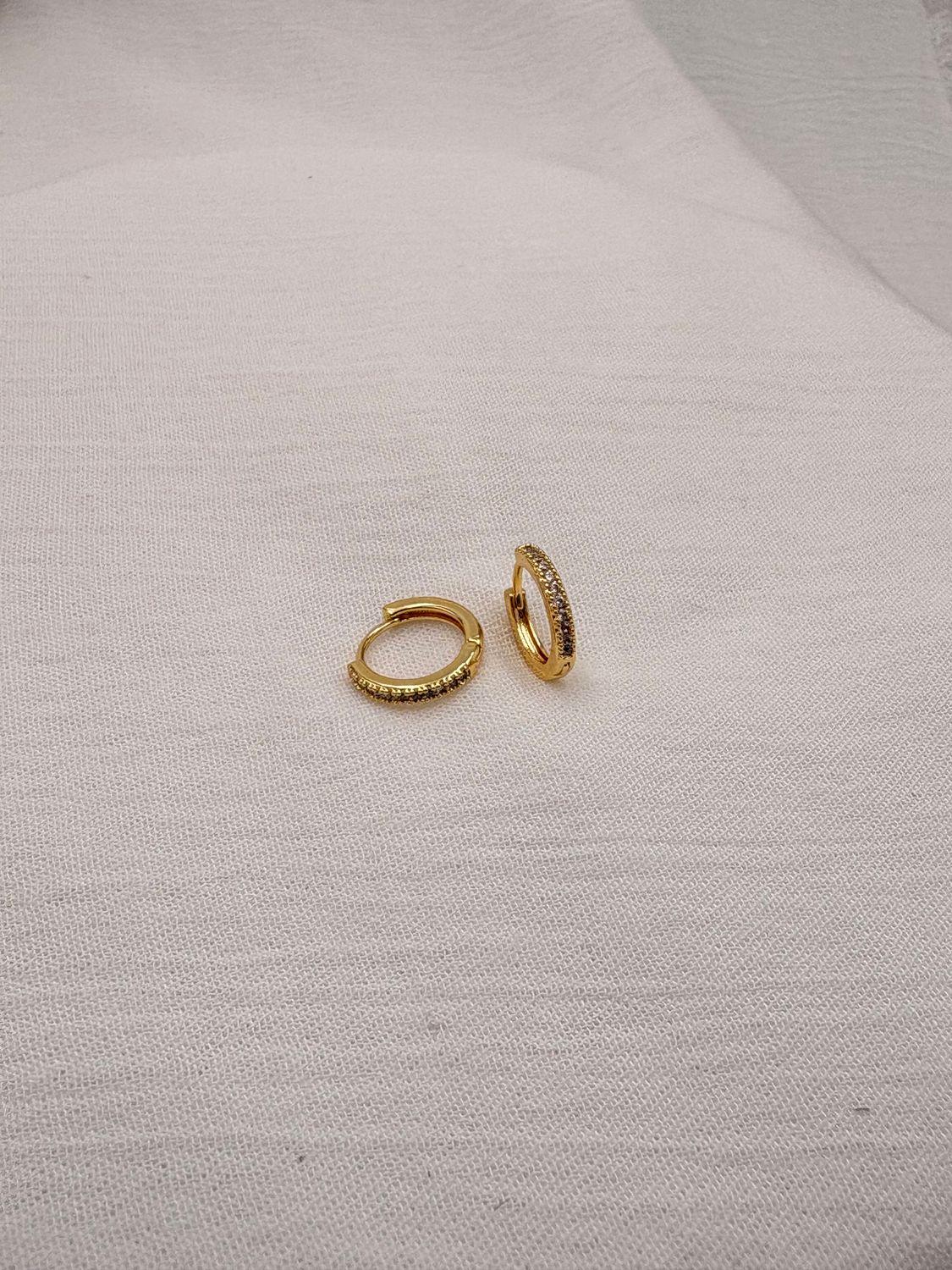 ARGOLLAS CON CHISPAS HUGGIE AG1923G196