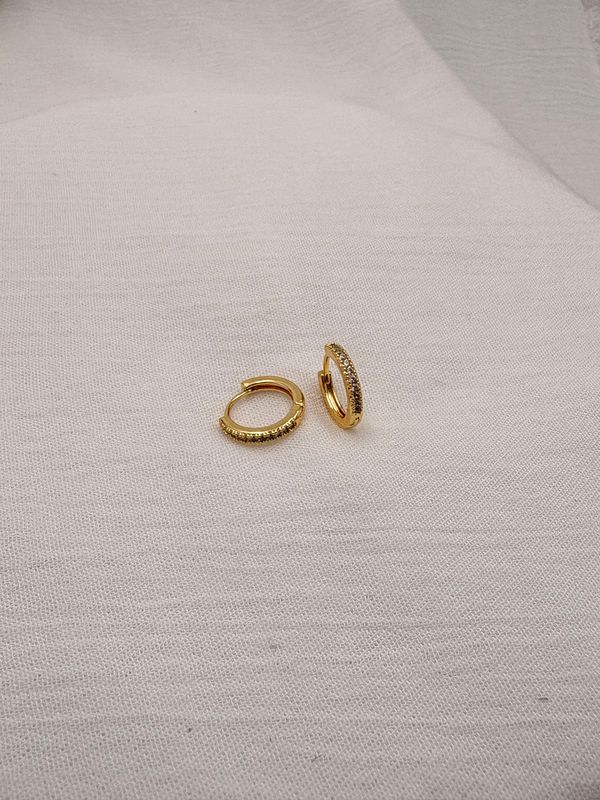 ARGOLLAS CON CHISPAS HUGGIE AG1923G196