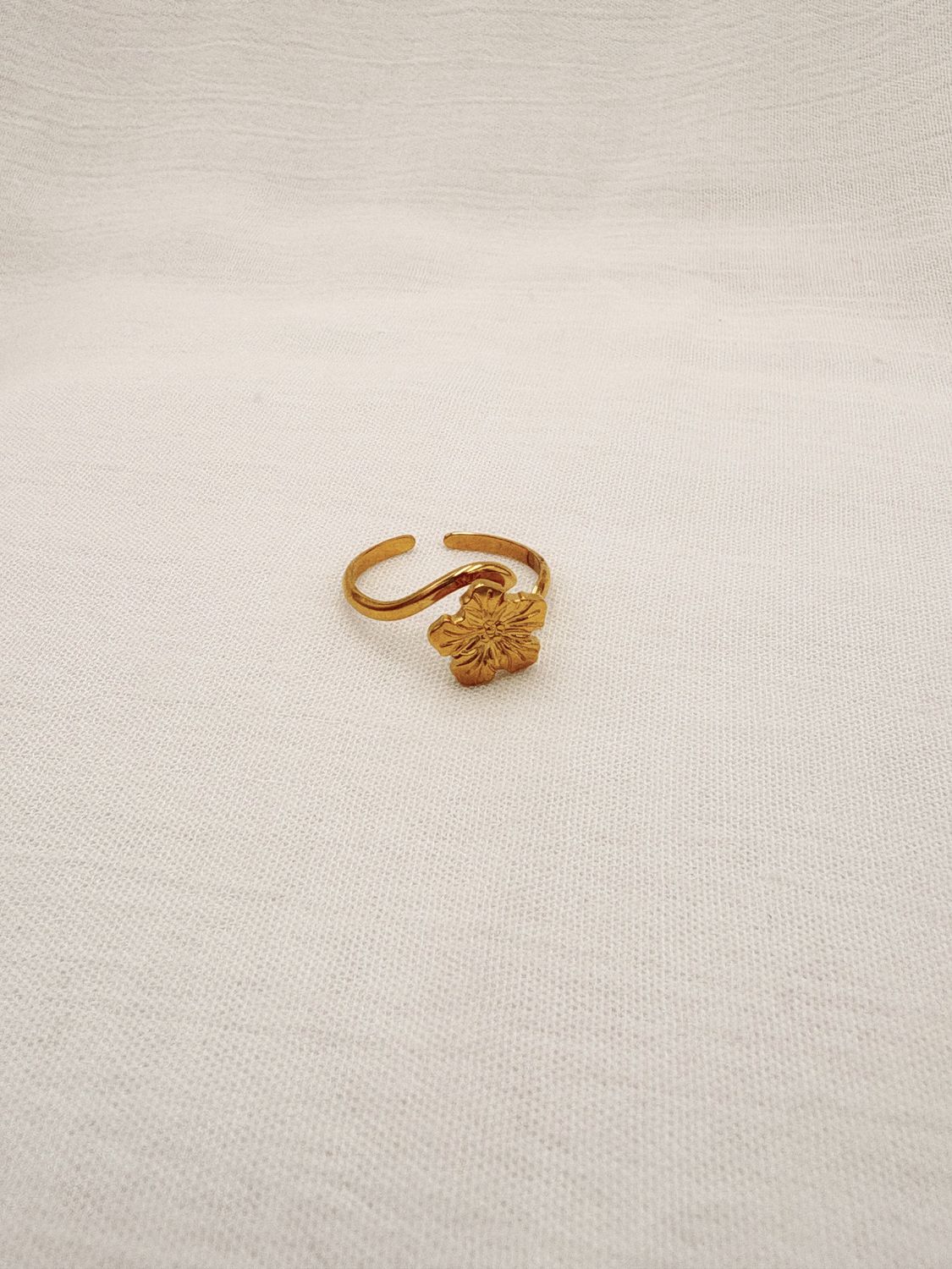 ANILLO AJUSTABLE DE FLOR SILVESTRE EN ACERO AN3925G158