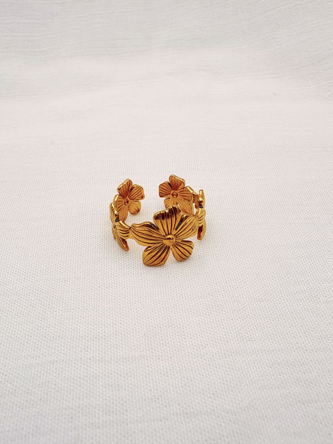 ANILLO AJUSTABLE DE FLORES EN ACERO AN3924G53