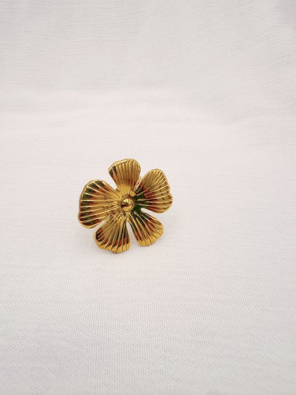ANILLO DE FLOR CON TEXTURA ACANALADA EN ACERO Y AJUSTABLE AN3918G73