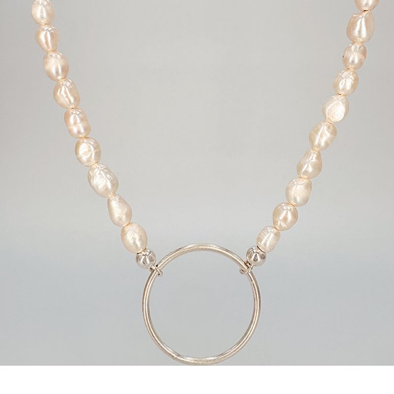 Collar de perlas cultivadas barrocas y aro central en plata CO1918F39 Collar de perlas cultivadas barrocas y aro central en plata CO1918F39
