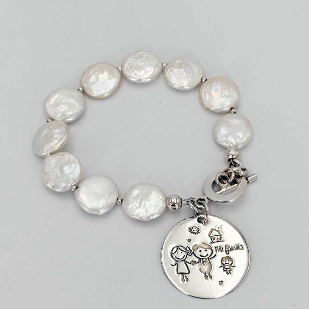 Pulsera de perlas tipo moneda y dije Pulsera de perlas tipo moneda y dije "Mi Familia" en plata PU2097F65