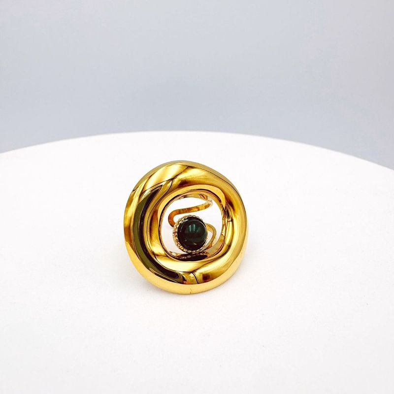 ANILLO EN FORMA ONDULADA CON PIEDRA VERDE AJUSTABLE AN3936G56