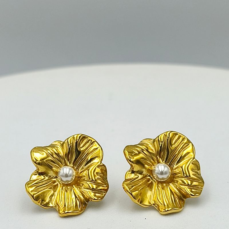 ARETES DE FLOR CON PERLA SINTÉTICA EN ACERO AR3199G47 ARETES DE FLOR CON PERLA SINTÉTICA EN ACERO AR3199G47