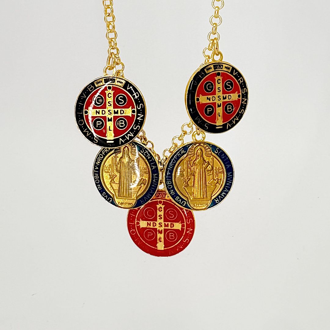 COLLAR DE CADENA CON MÚLTIPLES DIJES DE LA MEDALLA DE SAN BENITO EN ACERO Y ESMALTE CO1926G40 COLLAR DE CADENA CON MÚLTIPLES DIJES DE LA MEDALLA DE SAN BENITO EN ACERO Y ESMALTE CO1926G40
