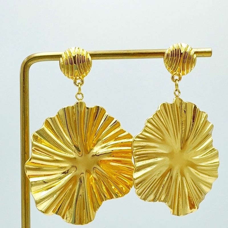 ARETES COLGANTES DIJE DE HOJA PLISADA EN ACERO AR3217G129 ARETES COLGANTES DIJE DE HOJA PLISADA EN ACERO AR3217G129