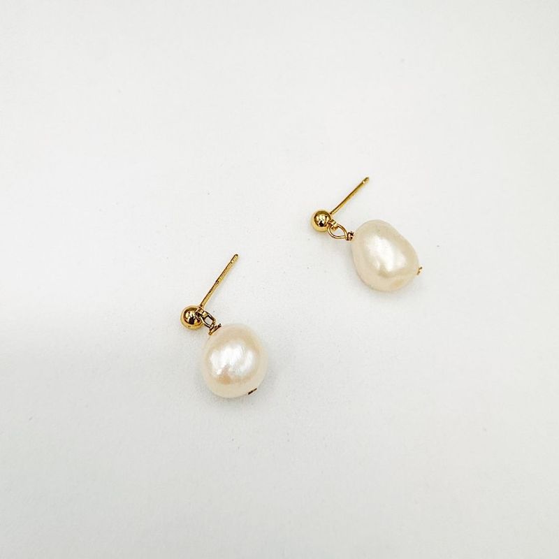ARETES DE PERSLA CULTIVADO COLGANTE EN BAÑO DE ORO AR3240G70 ARETES DE PERSLA CULTIVADO COLGANTE EN BAÑO DE ORO AR3240G70