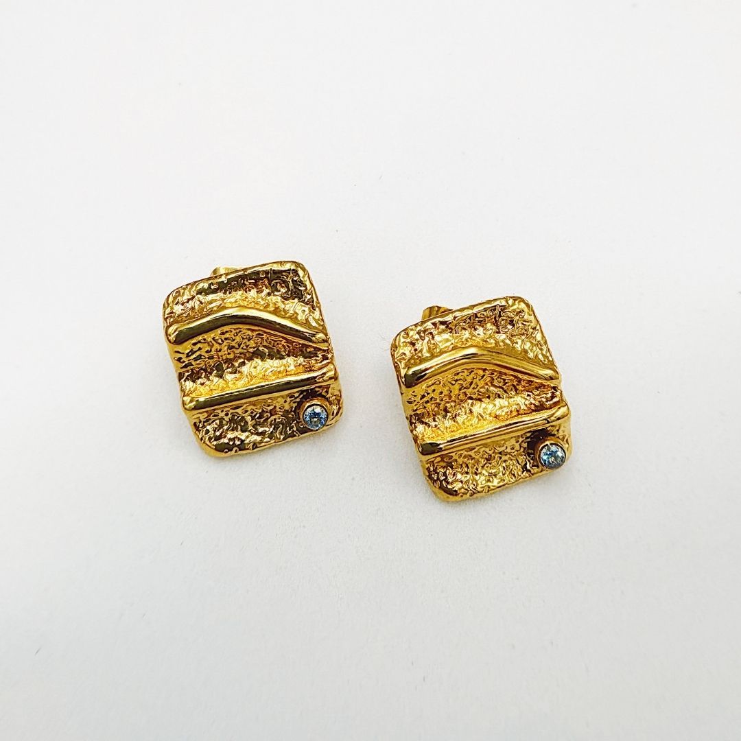 ARETES DE CUADRADO TEXTURIZADO EN ACERO AR3235G70 ARETES DE CUADRADO TEXTURIZADO EN ACERO AR3235G70