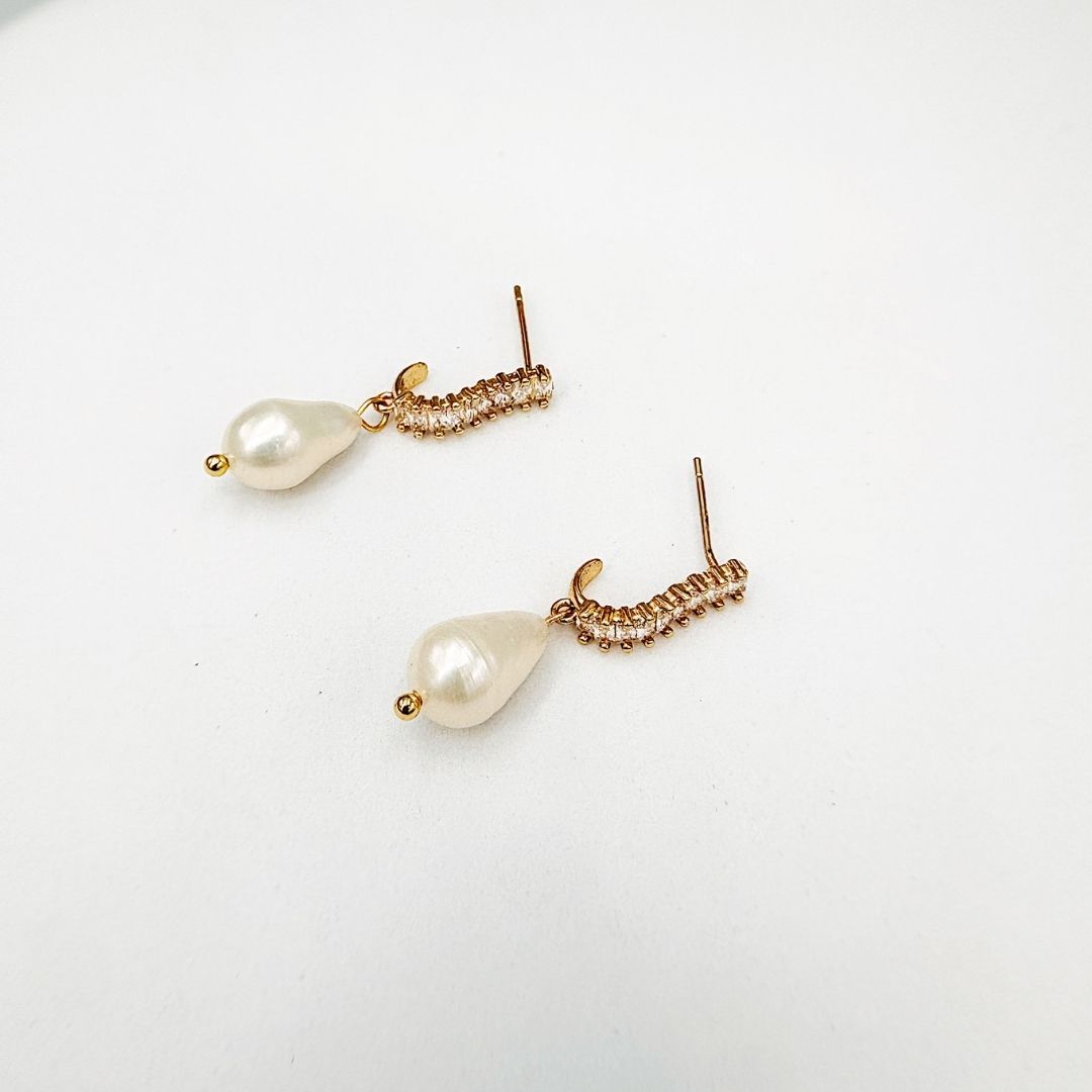 ARETES DE BAÑO DE ORO CON CIRCONESY PERLA CULTIVADA AR3239G40 ARETES DE BAÑO DE ORO CON CIRCONESY PERLA CULTIVADA AR3239G40