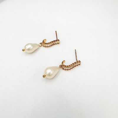 ARETES DE BAÑO DE ORO CON CIRCONESY PERLA CULTIVADA AR3239G40 ARETES DE BAÑO DE ORO CON CIRCONESY PERLA CULTIVADA AR3239G40