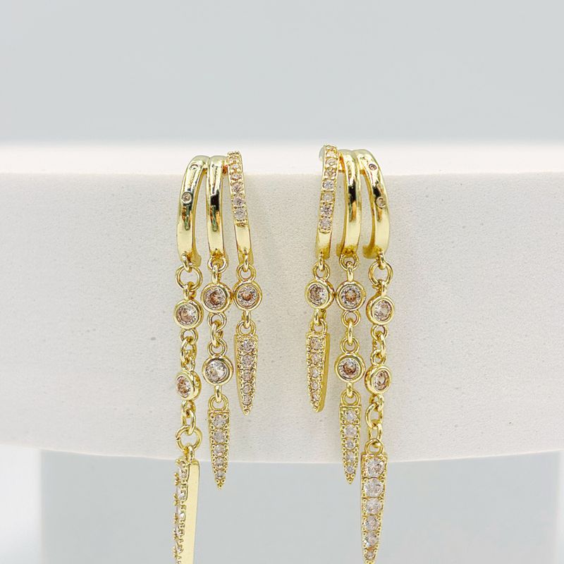 ARETES TIPO ARGOLLA CON COLGANTES DE CRISTAL EN BAÑO DE ORO AR3245G43 ARETES TIPO ARGOLLA CON COLGANTES DE CRISTAL EN BAÑO DE ORO AR3245G43