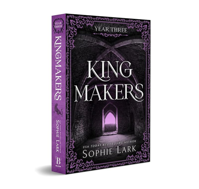 Kingmakers: Year Three (Deluxe Edition) (Kingmakers, 3)
