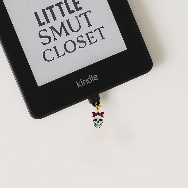 Kindle Dust Plug Skull w/bow