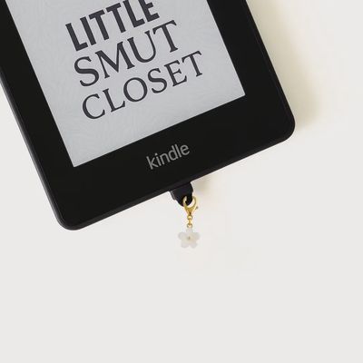 Kindle Dust Plug White Flower