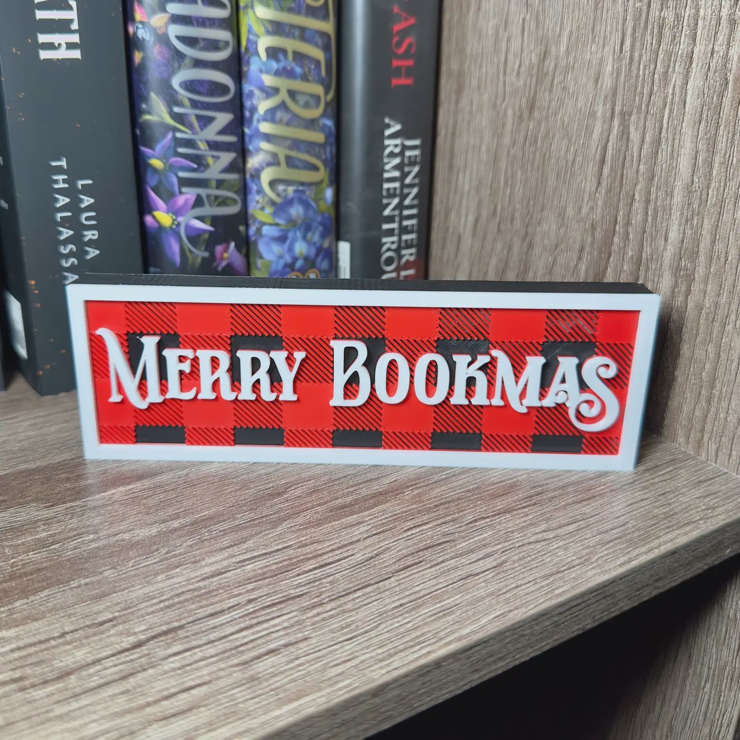 (Update) Merry Bookmas Sign | Buffalo Plaid Pattern | Bookshelf Decor