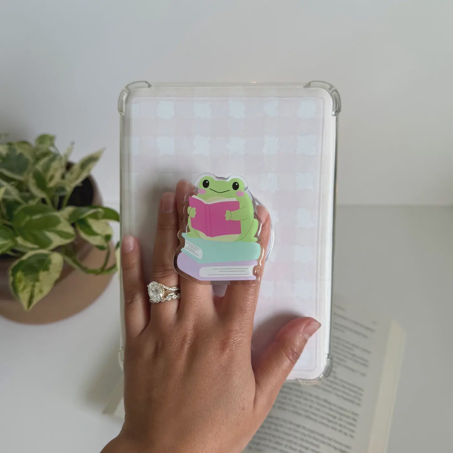 Reading Frog Kindle Grip,Mag-Safe Bookish E-Reader Accessory