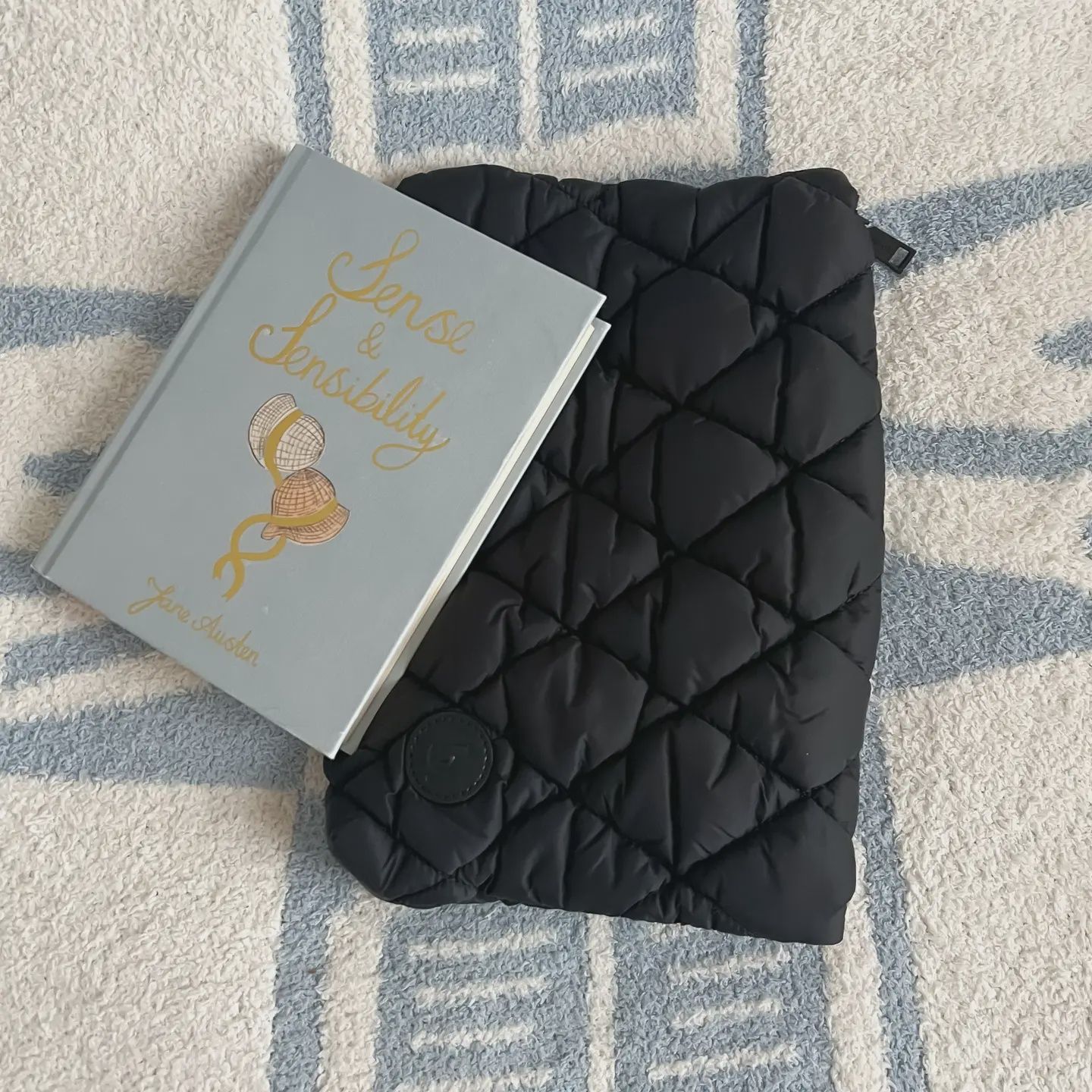 The Bookish Pouch, Color: Black