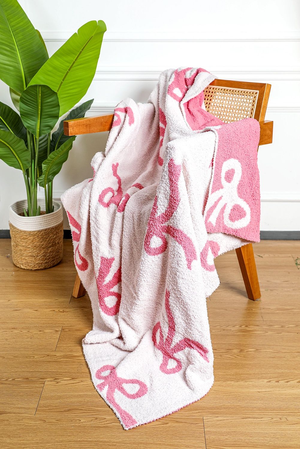 Pink Bow Throw