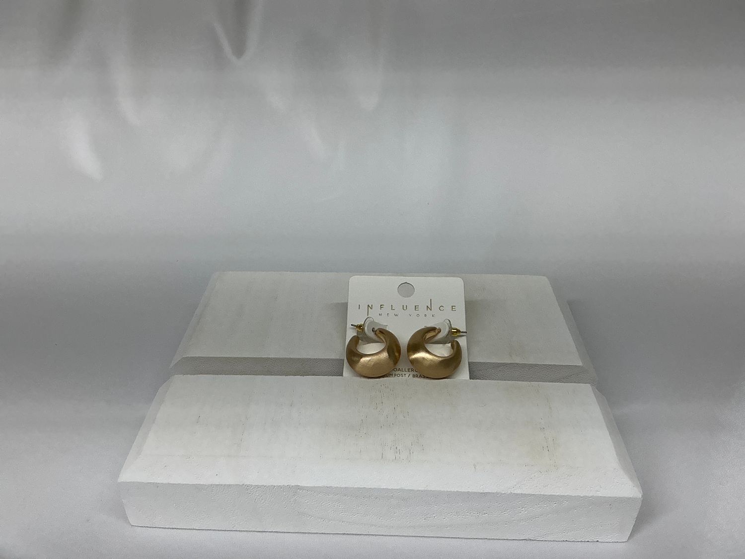 Thick 3/4” Hoops, COLOR: Gold