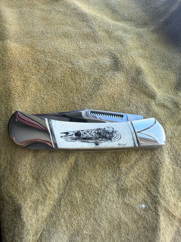 3.75" Lock Back (Black)  Floating Otter