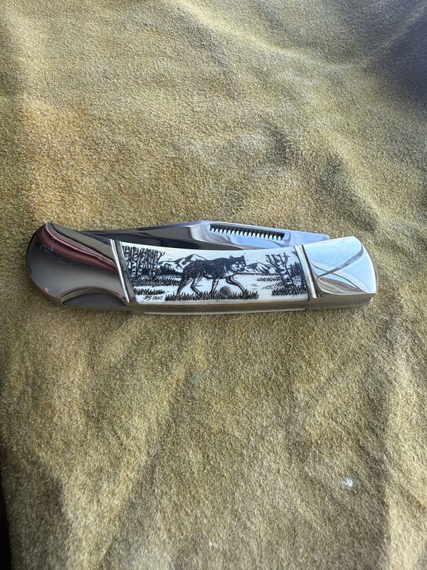 3.75" Lock Back (Black)  Standing Wolf