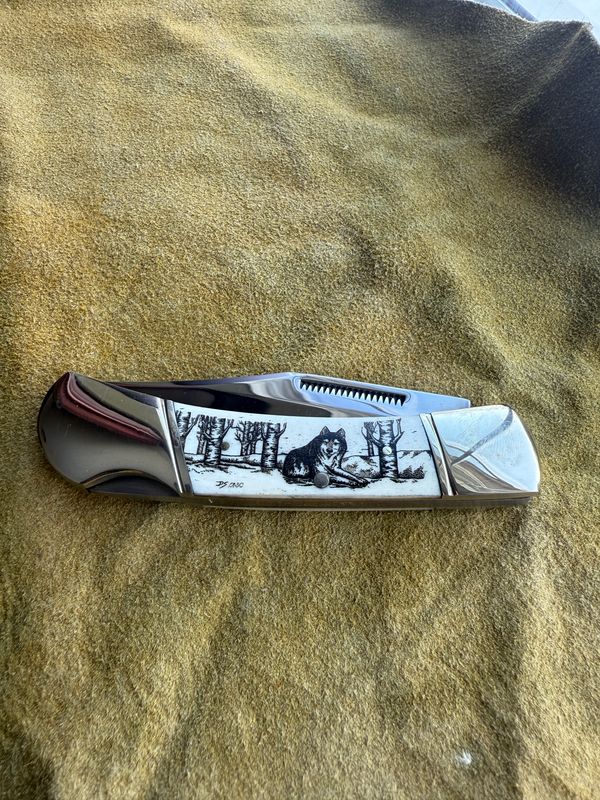 3.75" Lock Back (Black)  Laying Wolf