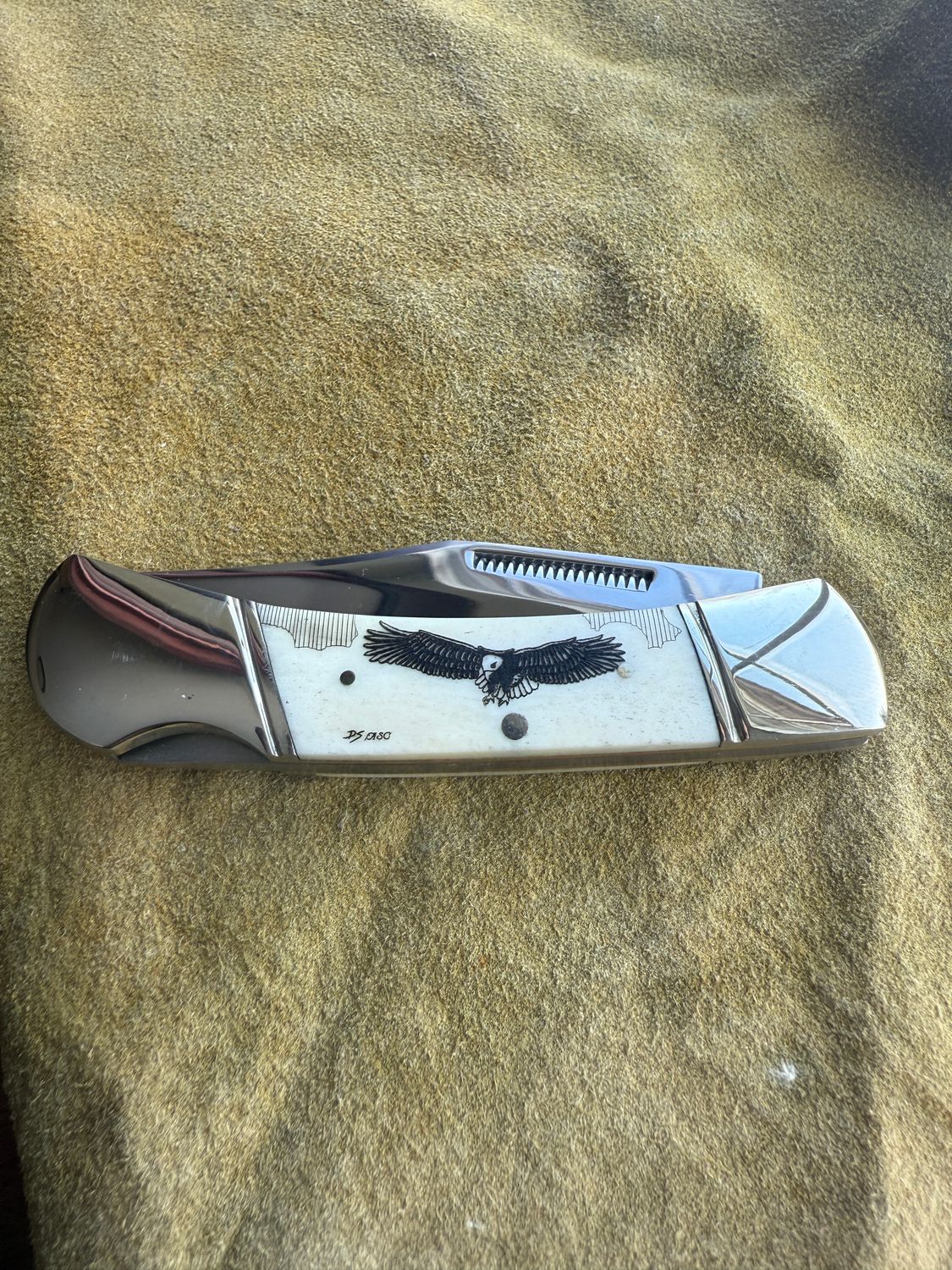 3.75" Lock Back (Black)  Stretched Soaring Eagle