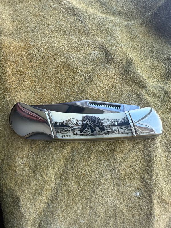 3.75" Lock Back (Black)  Bear/Fish