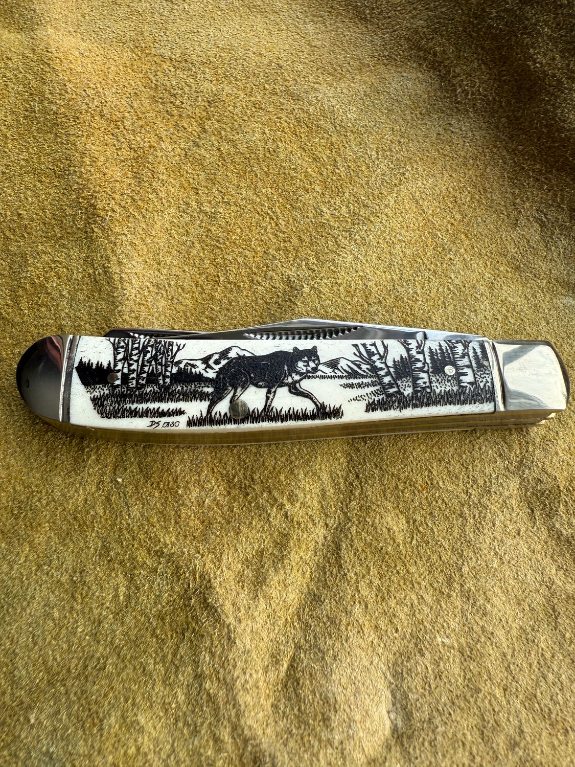 3.5" Double Blade Trapper (Black) (KN100B) Standing Wolf