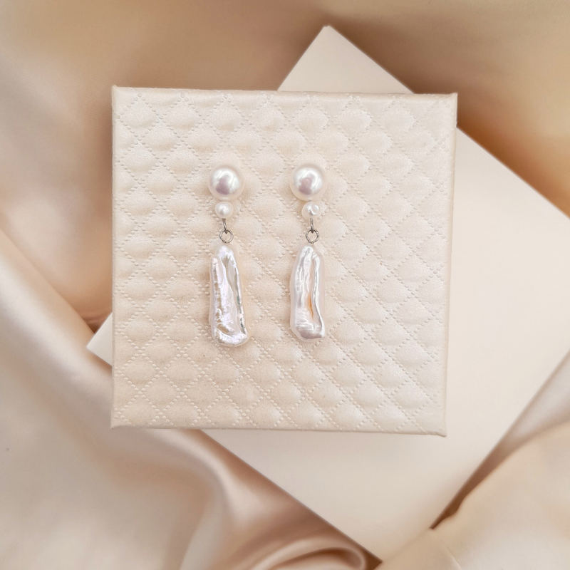 Aretes de perla natural baroque de forma larga