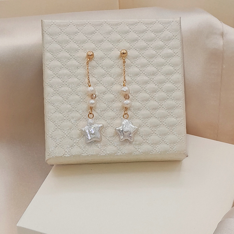 Aretes de perla natural baroque en forma de estrella