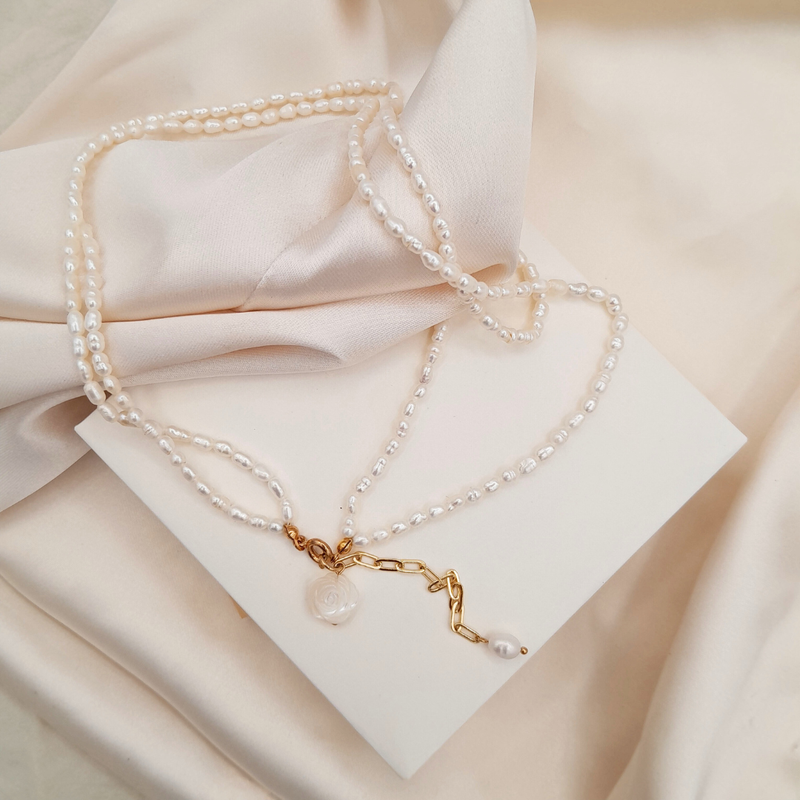 Collar de perlas diminutas con flor - dos formas de uso