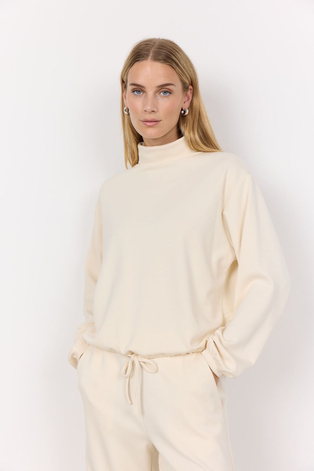 Banu 203 High Neckline Sweatshirt