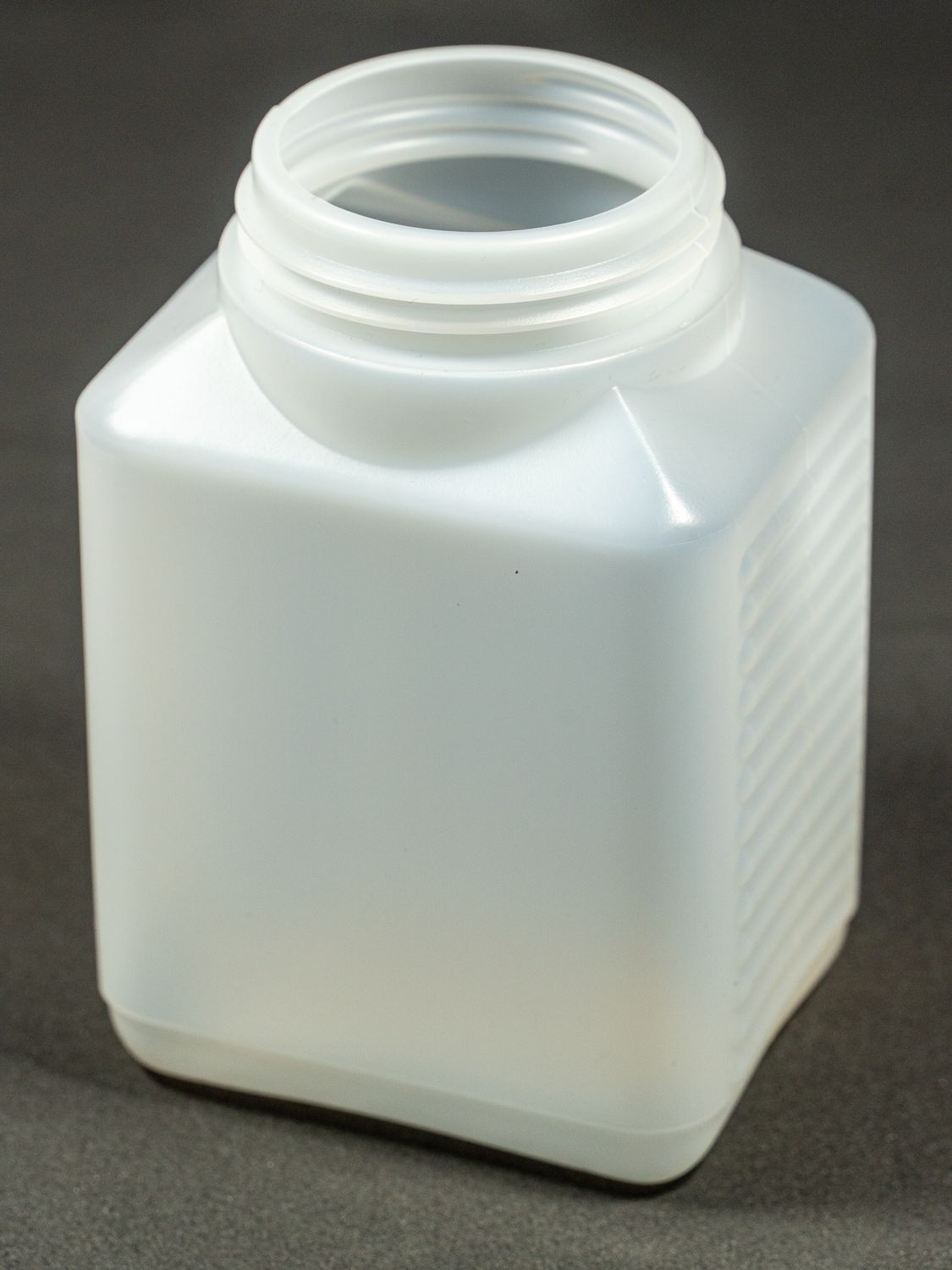 Wetgate liquid container