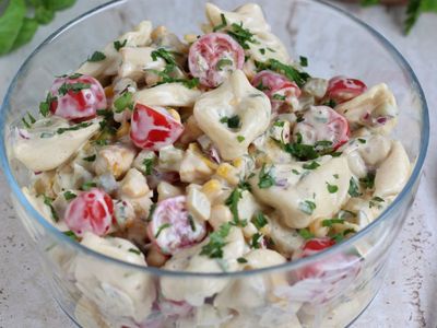Sałatka tortellini z kurczakiem (500g)